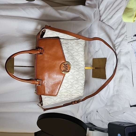 Michael Kors Hudson Large Satchel - Picture 1 of 14
